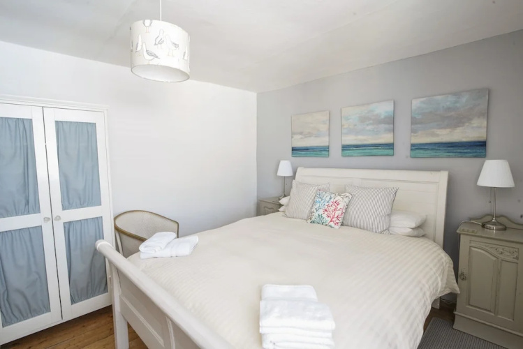 1 Dolphin Cottages