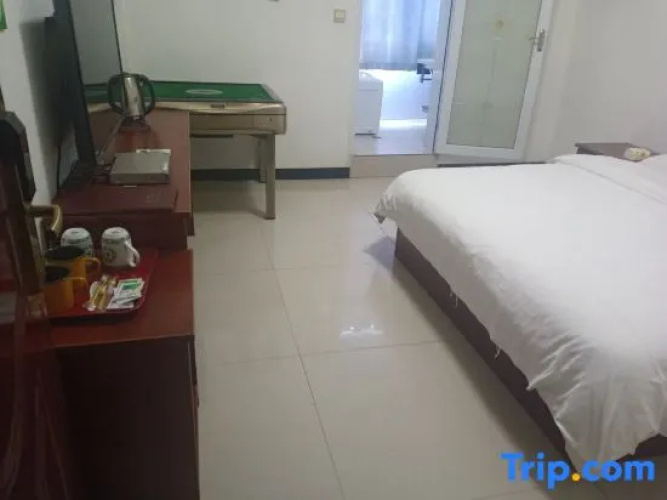 Yiyang Longfeng Hotel