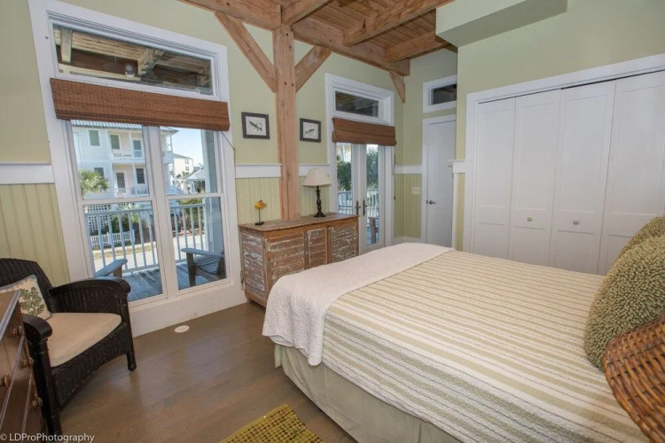 Sugar Shack 4 Bedroom Home by RedAwning
