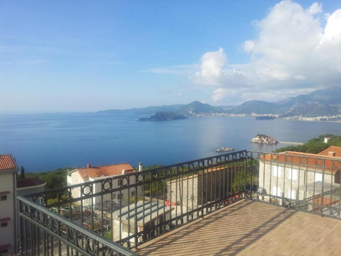 1 Bedroom Apartment with sea view