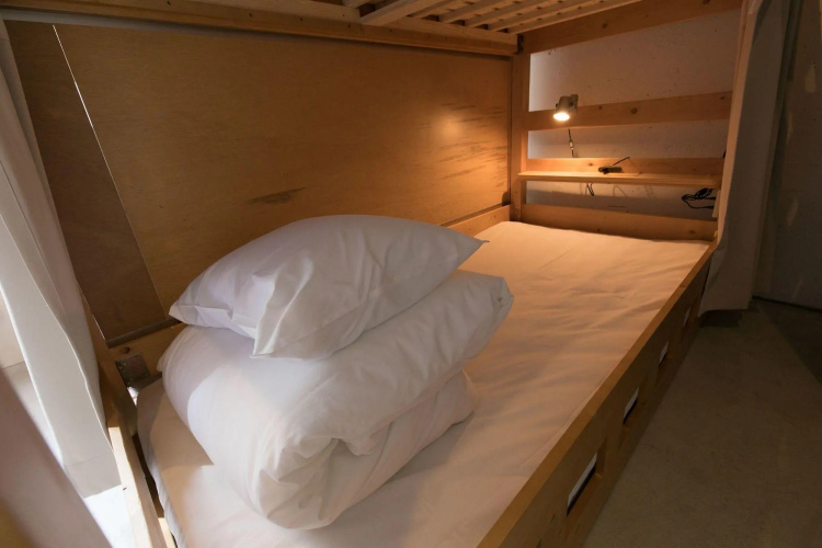 hostel DEN