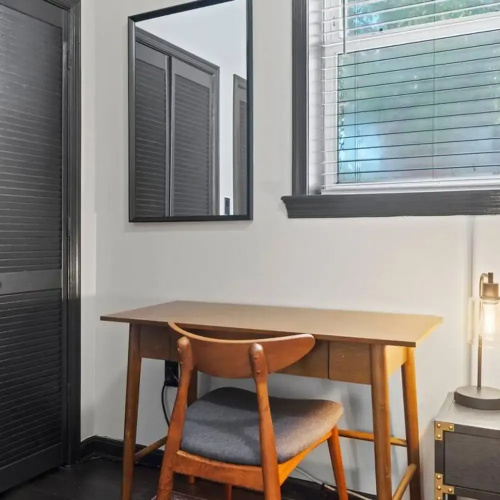Charming DC Rowhouse Condo - Ideal Long-term Stay