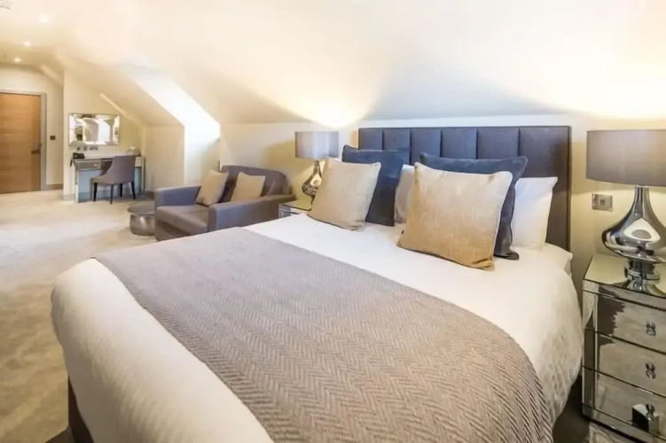Deluxe Suite