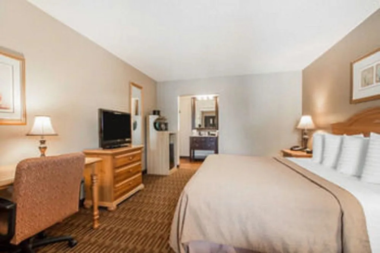 Quality Inn Us65 & E Battlefield Rd Springfield