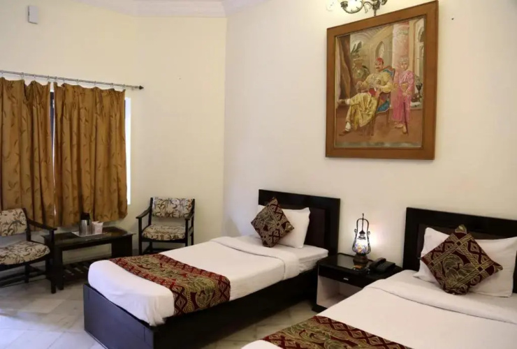 Hotel Karan Villas