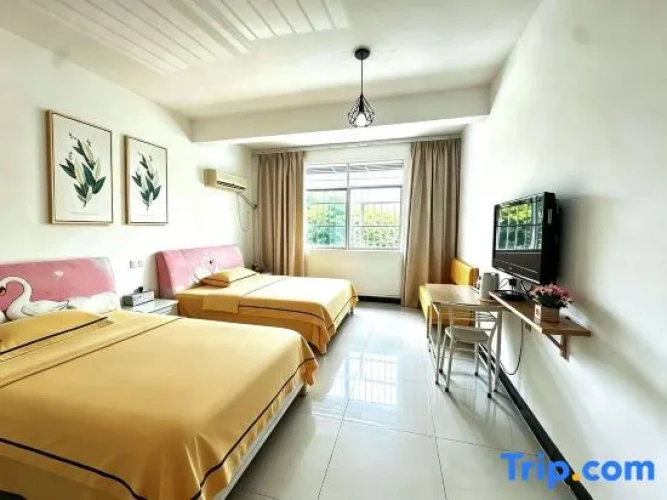 Standard Quadruple Family room