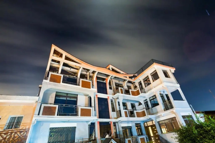4 Bedrooms Sextuple Suite