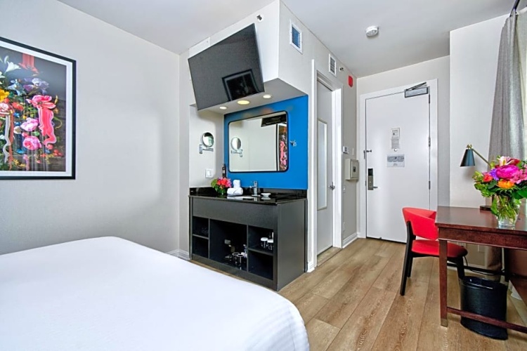 Double room with city view