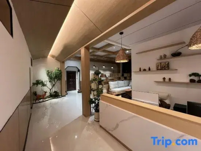 Tengchong Feather Lodge Inn