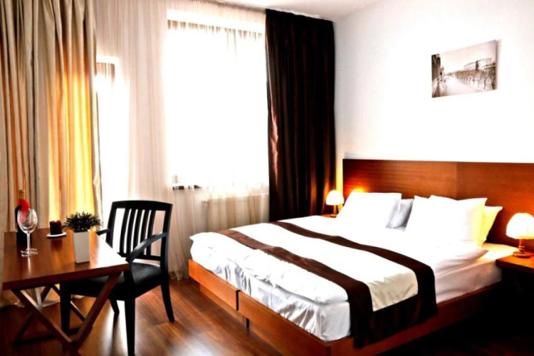 Club-2100 Hotel