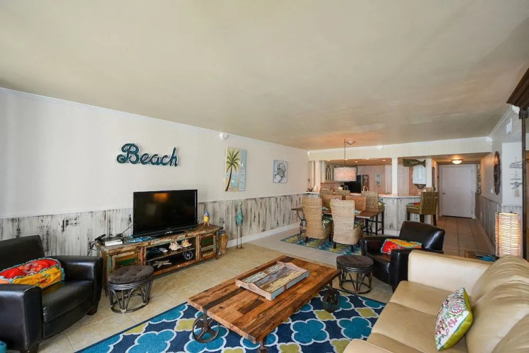 2082 Shoreline Condo