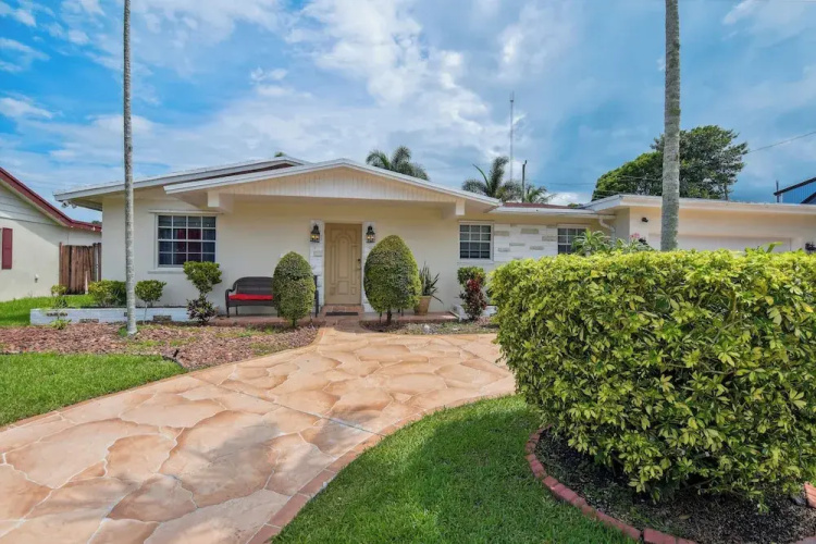 Patio + Yard: Family-friendly Miami Oasis!