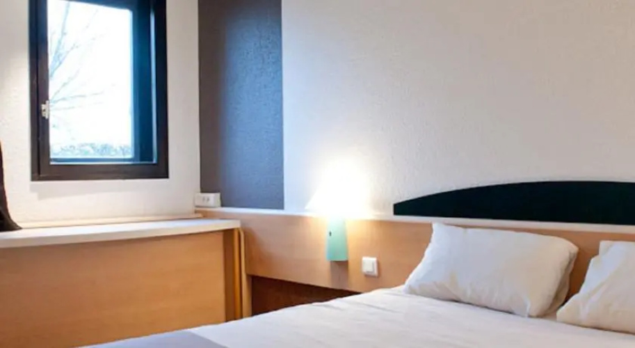 Egg Hotel Gonesse