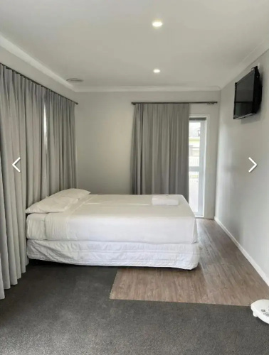 Dash motel