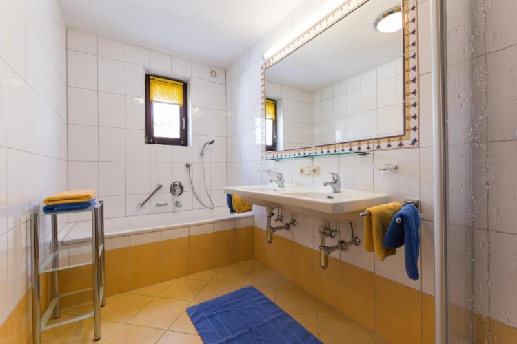 3 Bedrooms Apartment