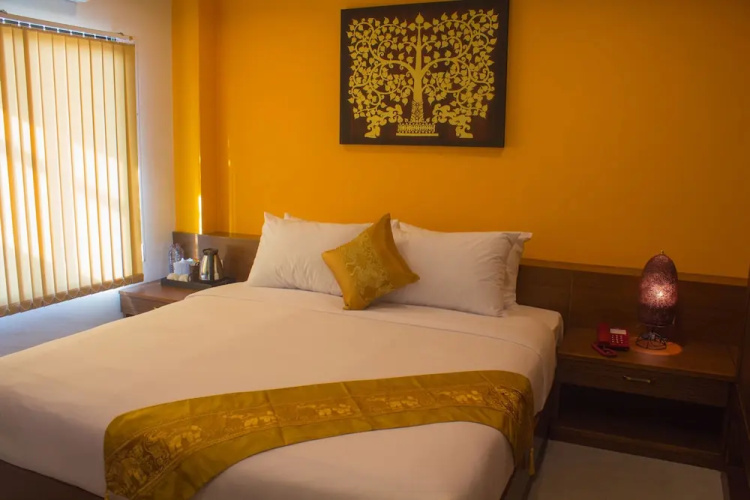 July Garden Inn