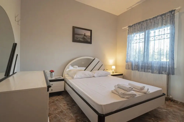 Tania's Seafront Villa by Rentalspro