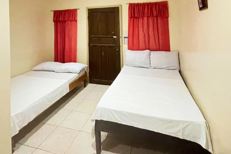 Standard Quadruple room with garden view