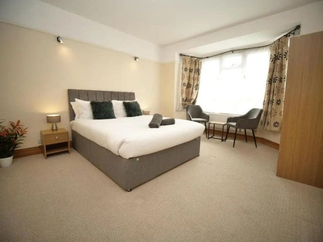 3 Bedrooms Apartment