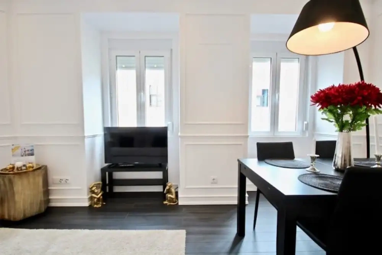 2 Bedrooms Apartment