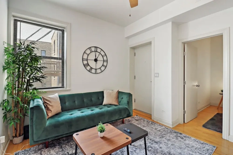 4 Bedrooms Classic Apartment