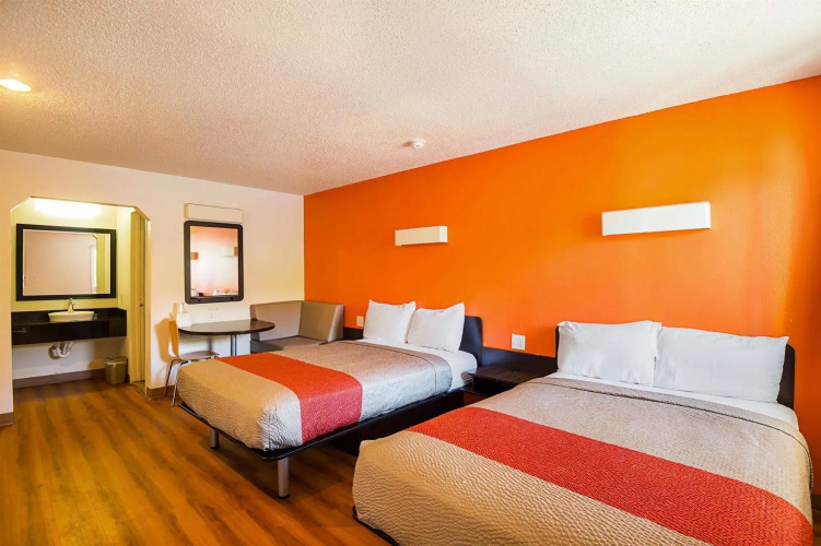 Motel 6-Blue Springs, MO