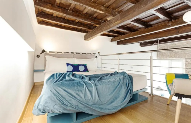 Sleek flat 4 guests 450mt from the Colosseum