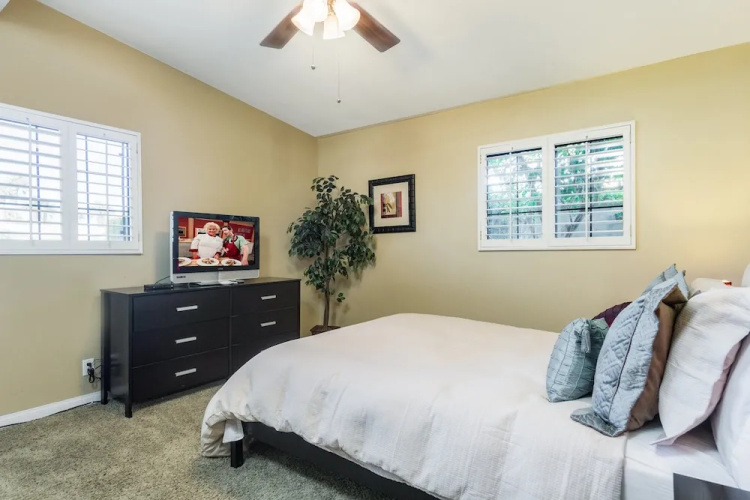 3br/3ba Pool/ Jacuzzi. Fire Pit In Palm Springs 3 Bedroom Home