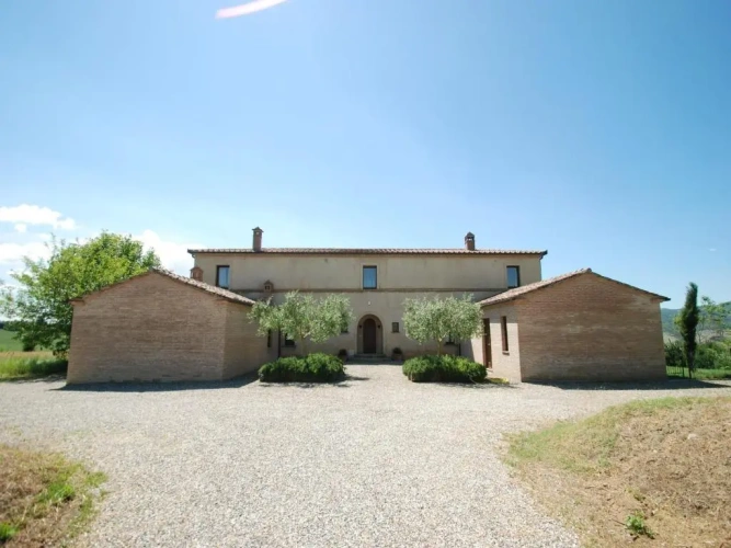 5 Bedrooms Villa