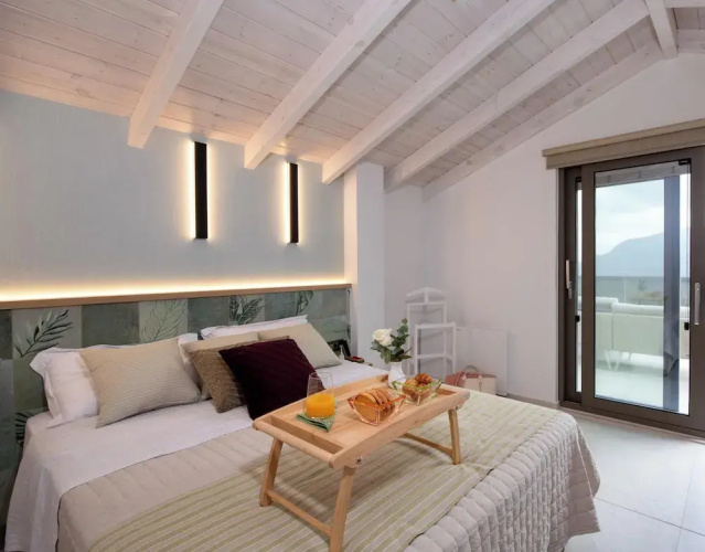 Flos Apartments