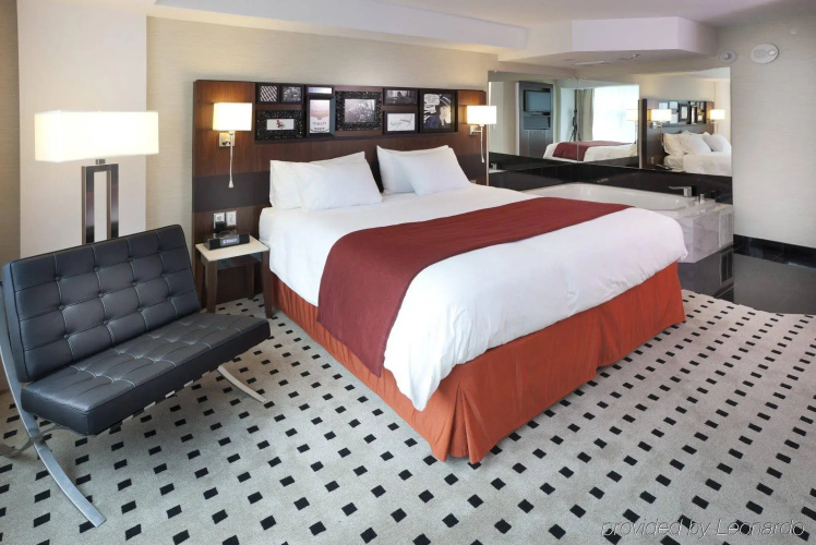 Delta Hotels by Marriott Milwaukee Northwest