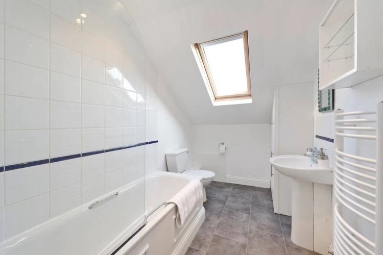 Spacious & Bright 2-bed Flat By Wandsworth Common