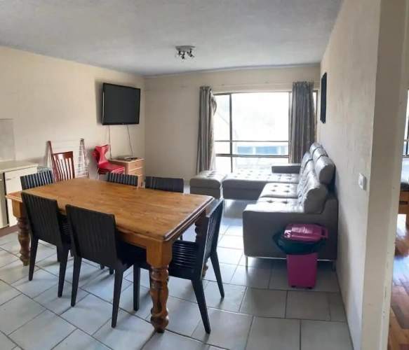 4 Bedrooms Apartment