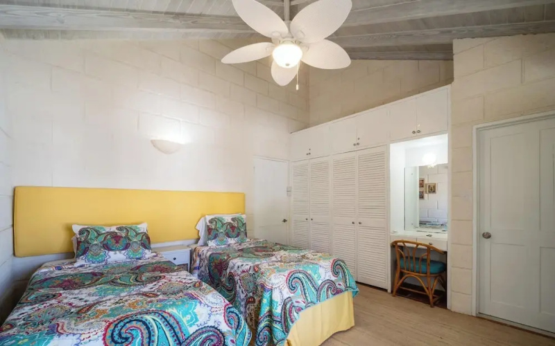 Maltese Falcon Villa - by Zenbreak