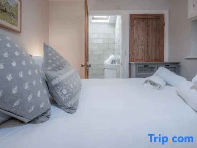 3 Bedrooms Apartment