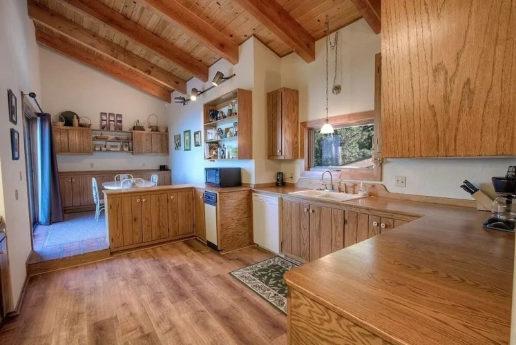 4 Bedrooms Cottage