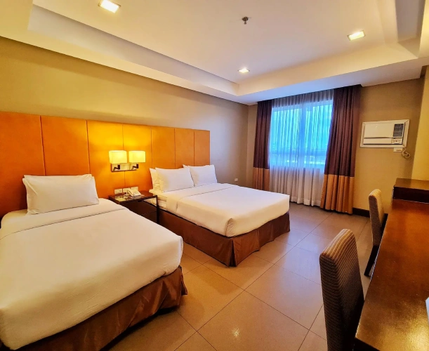 Deluxe Triple room with street view