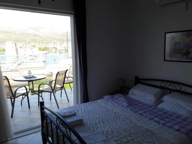 Apartment with balcony and with sea view