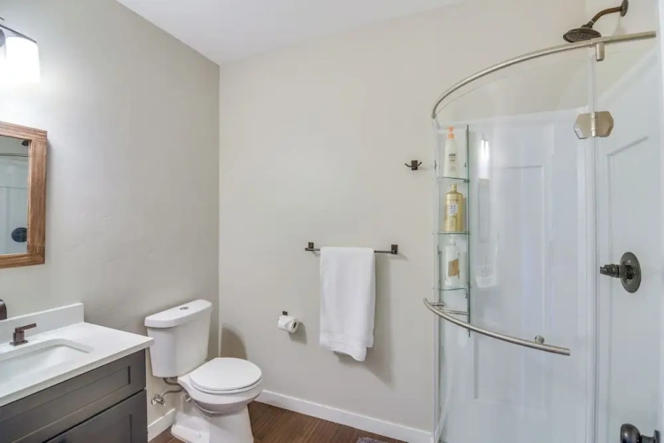 4 Bedrooms Apartment