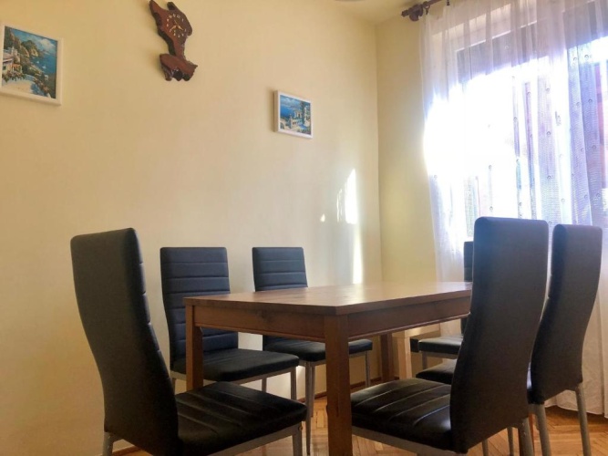3 Bedrooms Apartment