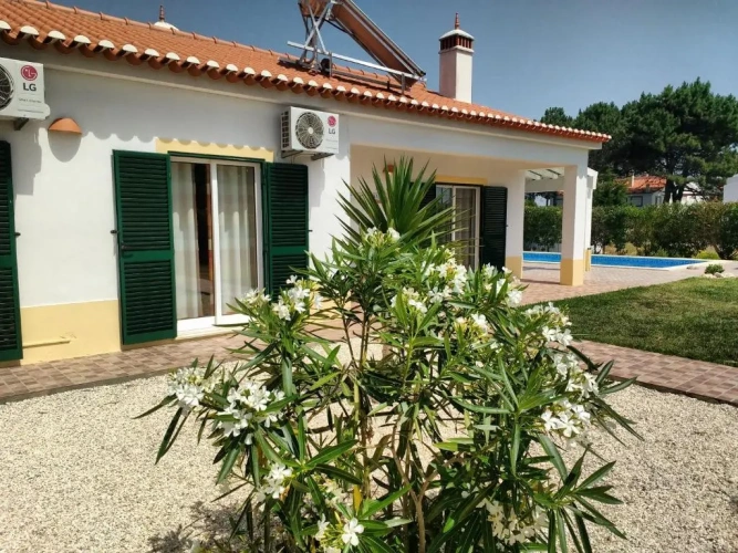 4 Bedrooms Cottage
