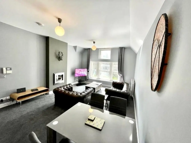 2 Bedrooms Apartment