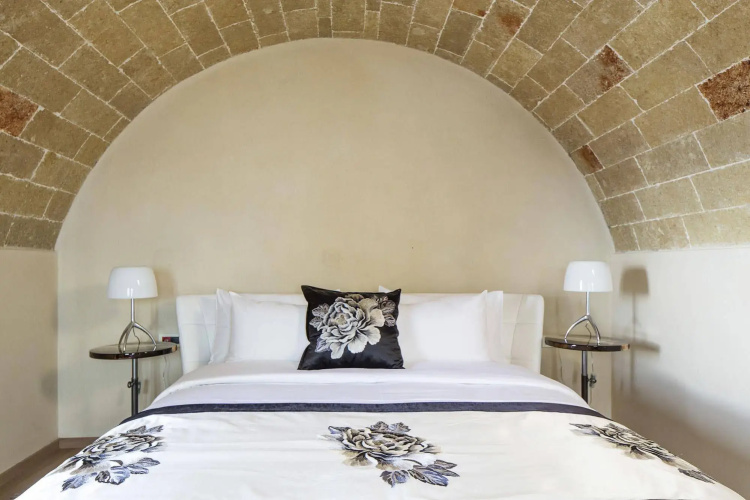 Moni Emvasis Luxury Suites