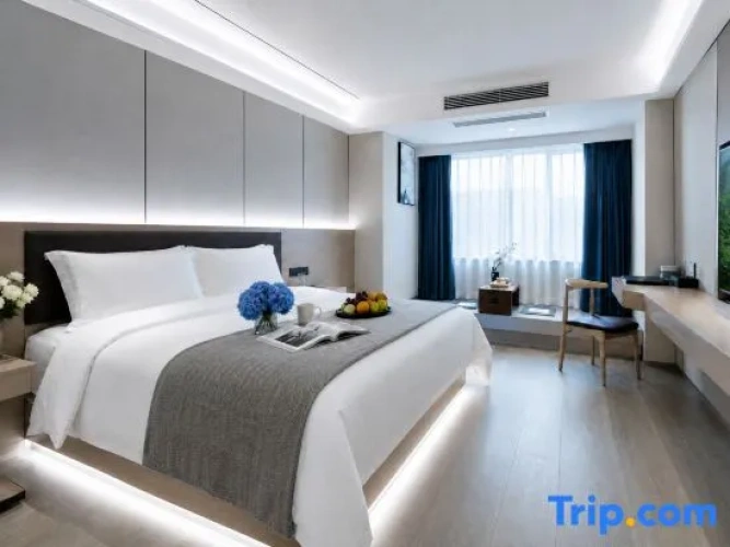 Deluxe Double room with city view