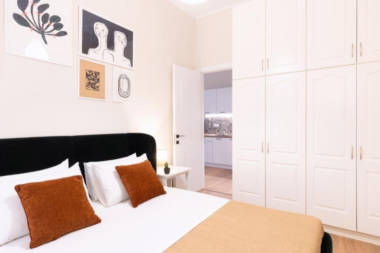 2 Bedrooms Apartment