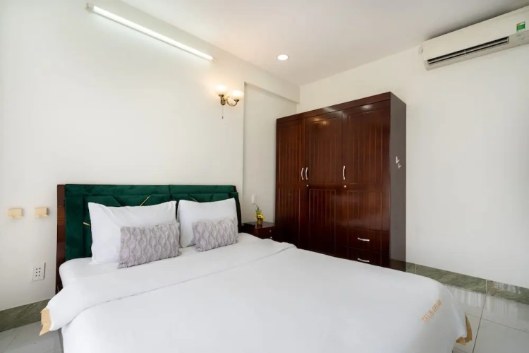 2 Bedrooms Luxury Apartment with garden view