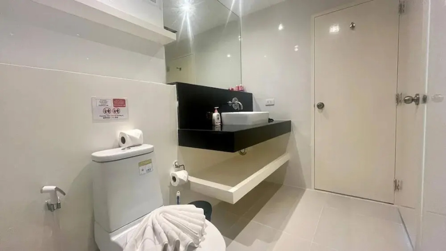B14 - 2 Bedroom Condo With Pool Access, Karon Beach