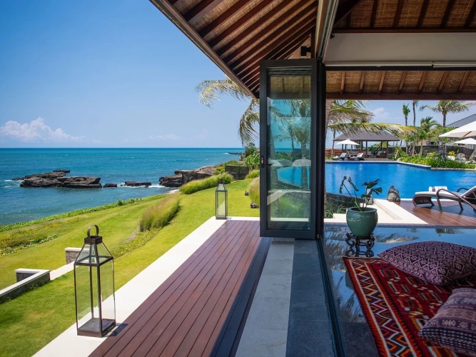 5 Bedrooms Villa