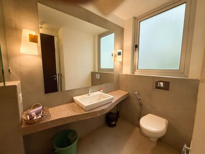 Modern 2bhk w Pool Access 5km to Coco Beach