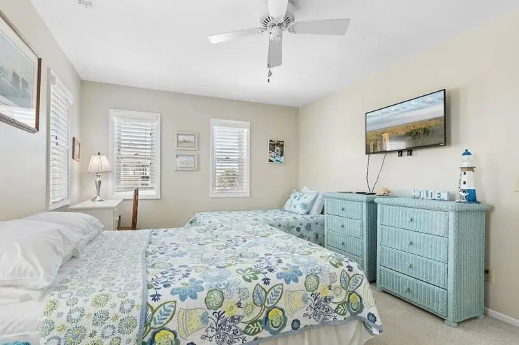 Heaven's Anchor 3 Bedroom Home by RedAwning